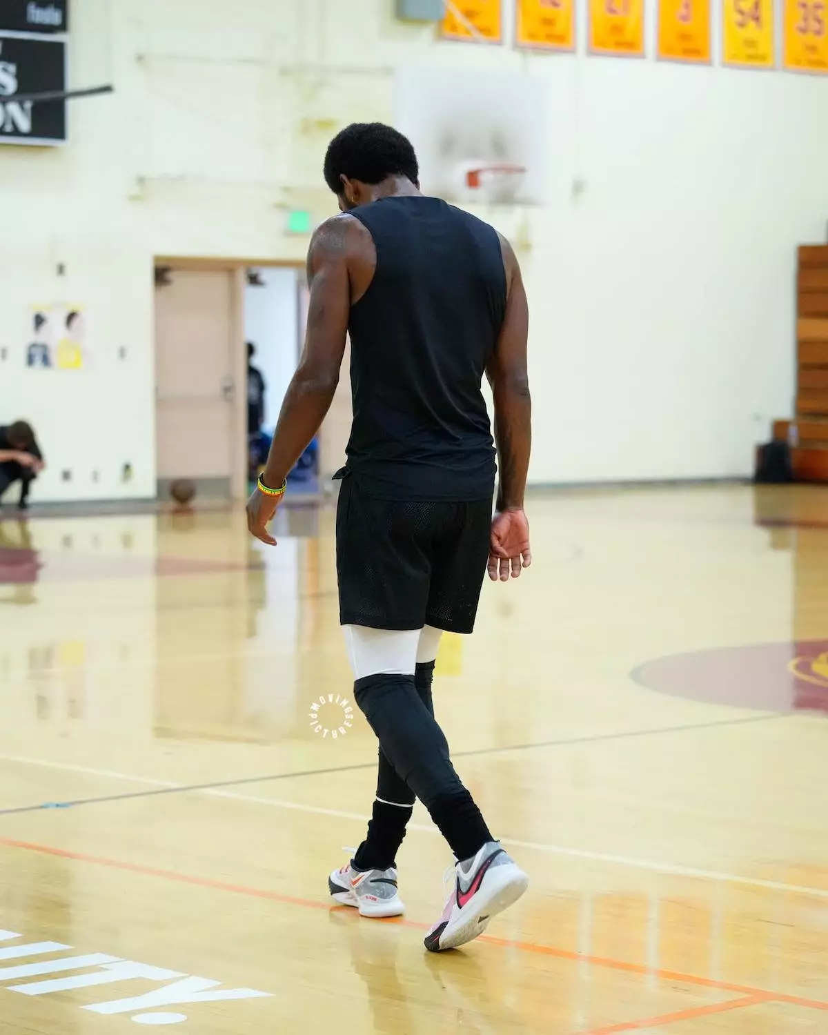 Kyrie Irving Дата на издаване на Nike Kyrie 8 DJ6017-100