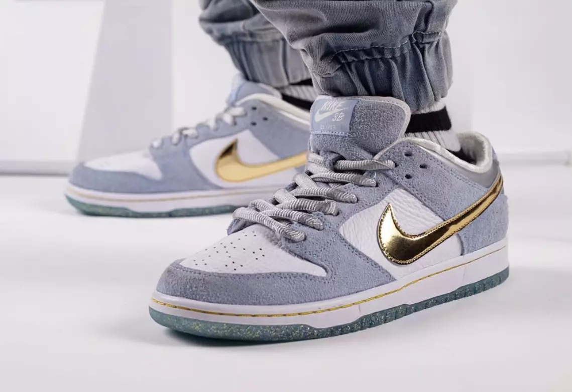 Sean Cliver x Nike SB Dunk Low DC9936-100 Дата випуску на ногах