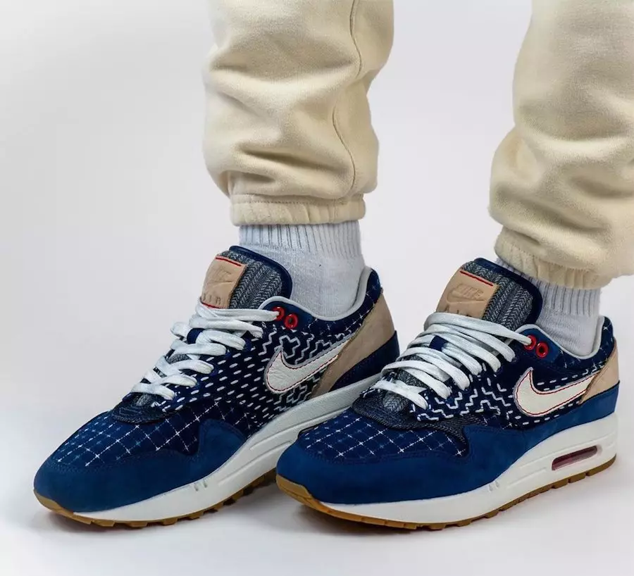 DENHAM Nike Air Max 1 CW7603-400 Julkaisupäivä jaloissa