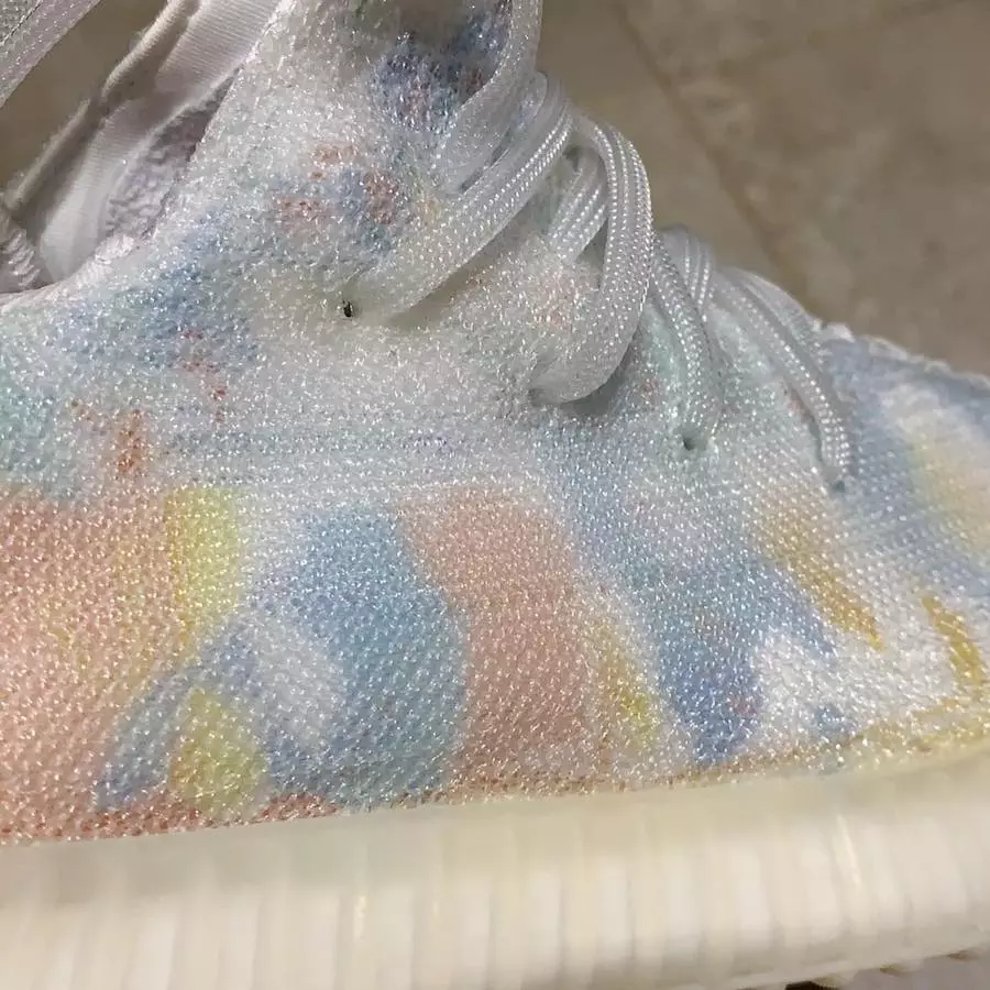 adidas Yeezy Boost 350 V2 échantillon avec une tige translucide 14864_4