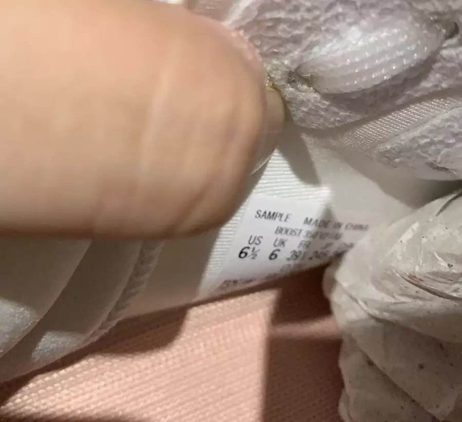 adidas Yeezy Boost 350 V2 Friends and Family 반투명 샘플