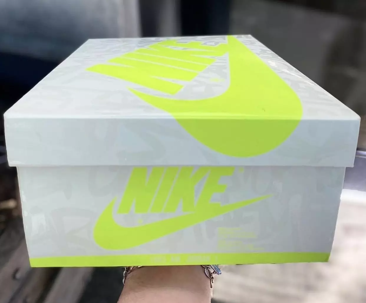 Air Jordan 1 Visionaire Volt 555088-702 מעלדונג טאָג