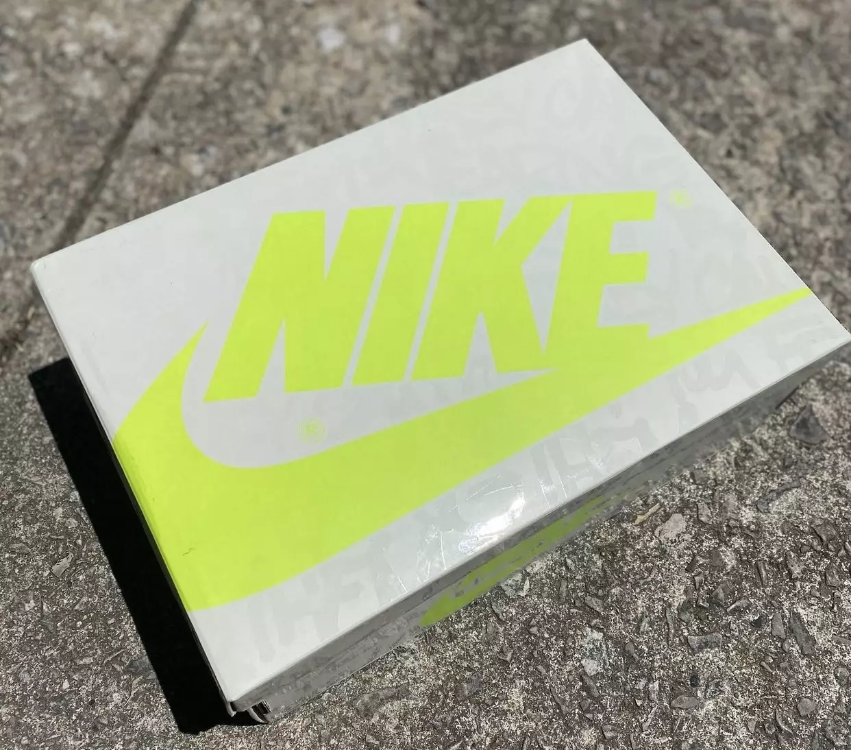 Air Jordan 1 Visionaire Volt 555088-702 Dátum vydania