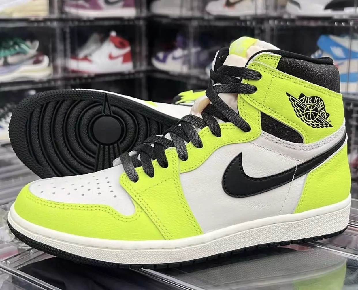 Air Jordan 1 Volt 555088-702 Датум на издавање