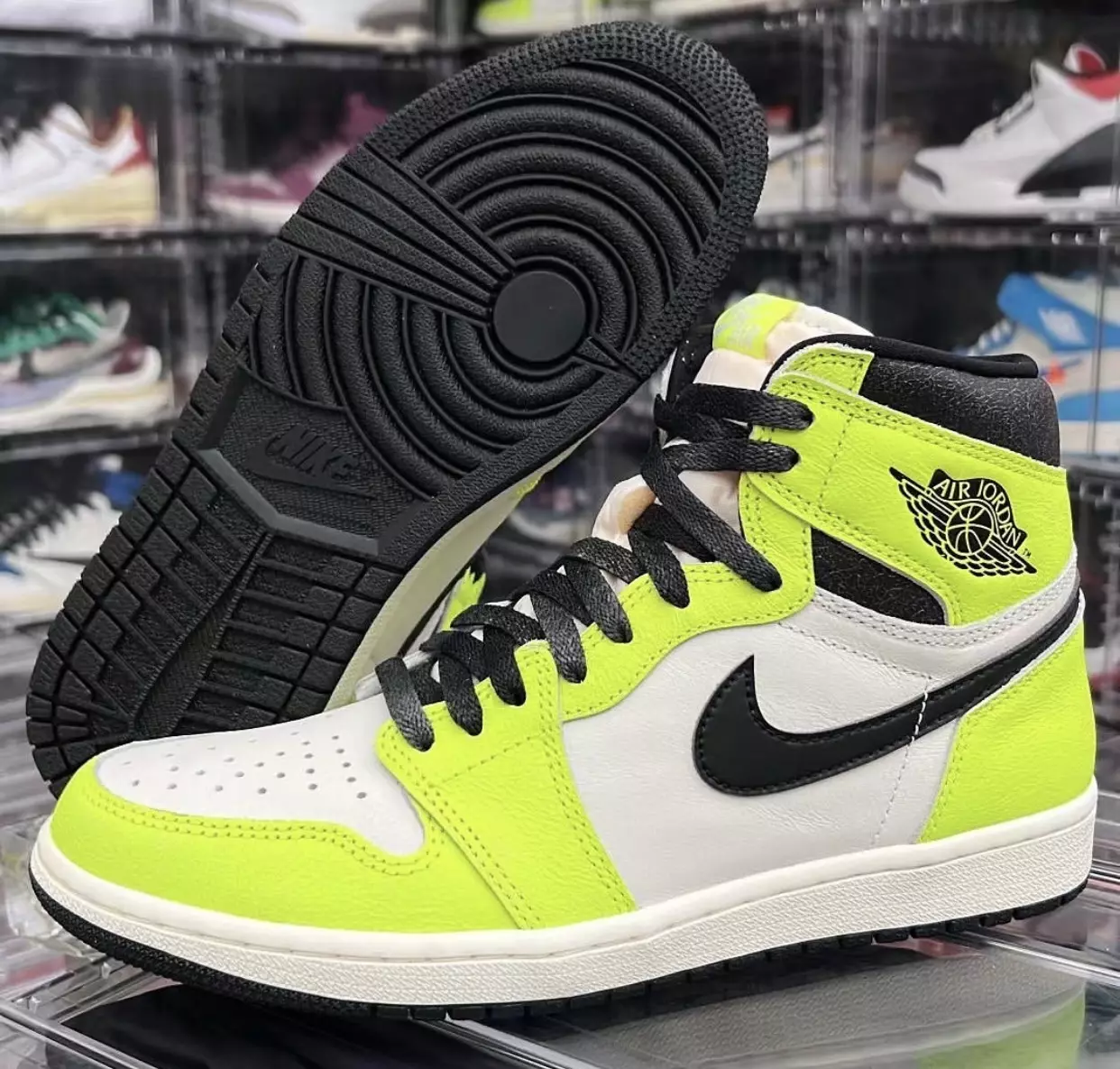 Дата выпуска Air Jordan 1 Volt 555088-702