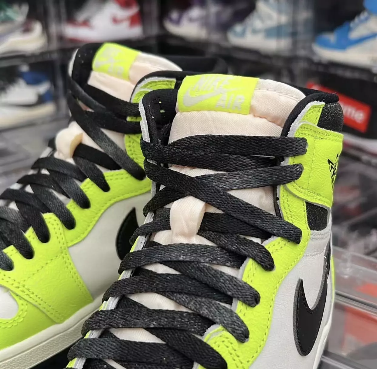 Air Jordan 1 Volt 555088-702 Датум на издавање