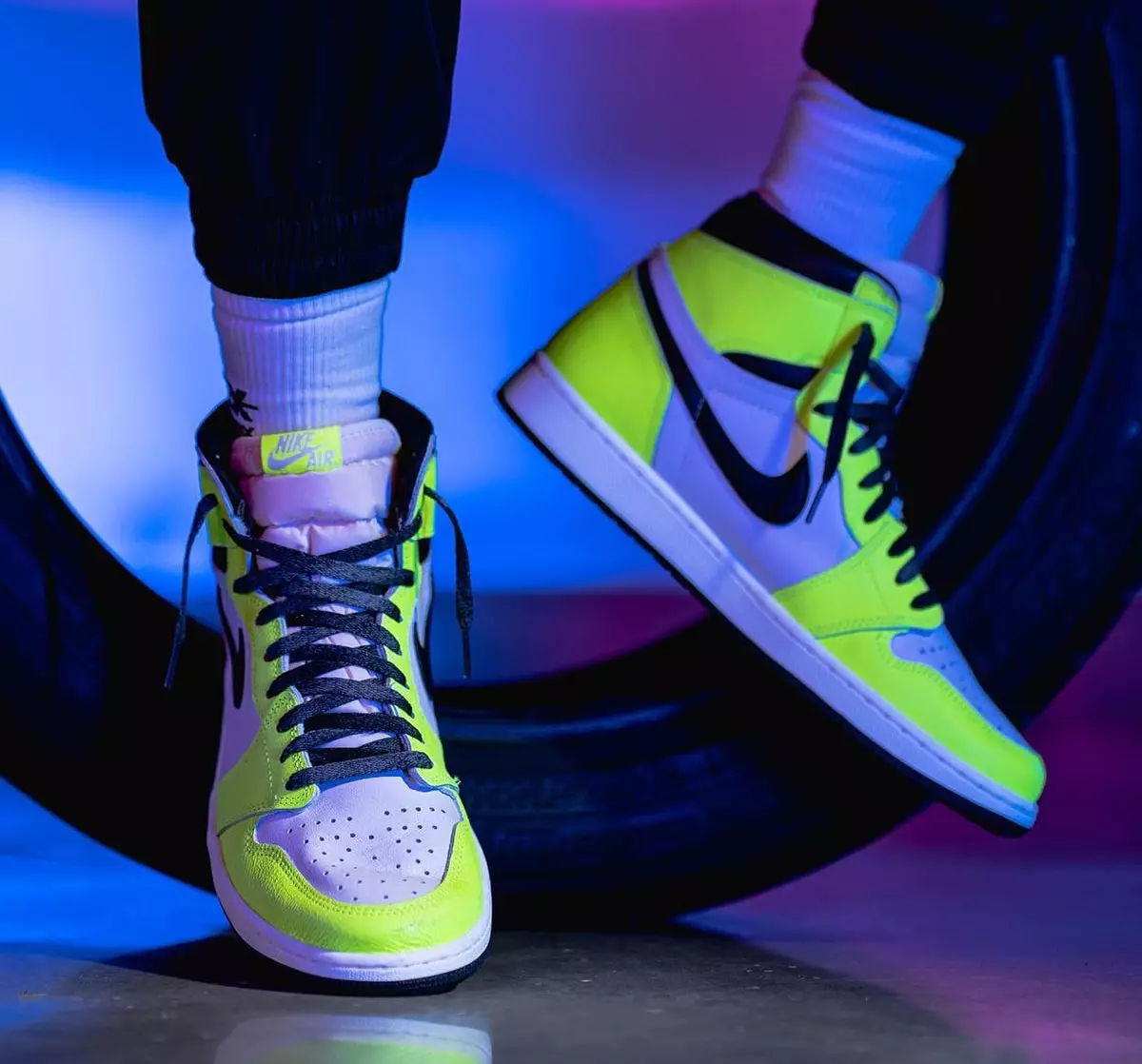 Air Jordan 1 Volt 555088-702 გამოშვების თარიღი ფეხზე