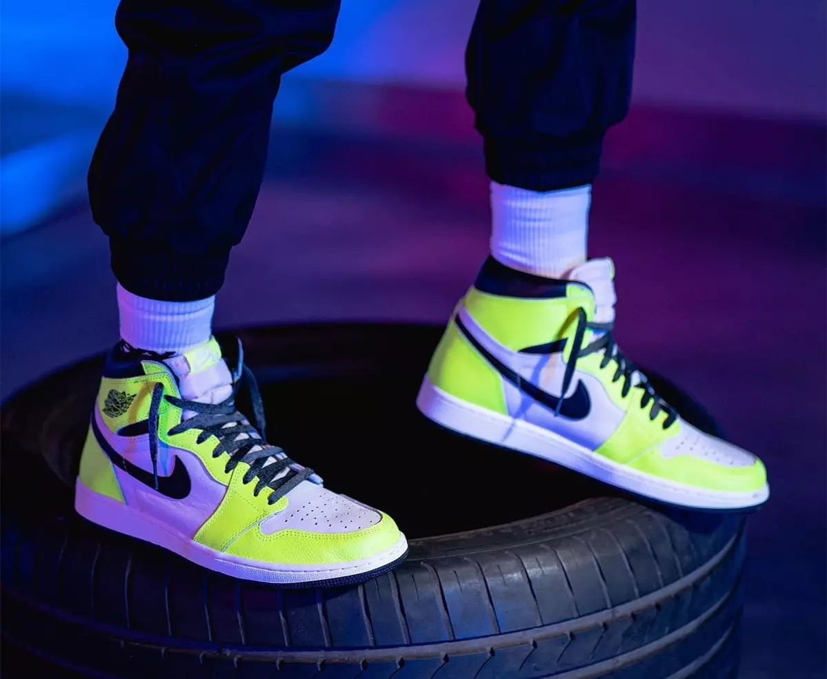 Air Jordan 1 Volt 555088-702 Izlaišanas datums uz kājām