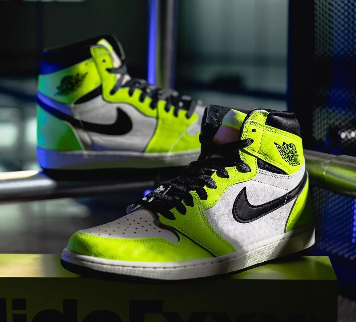 Air Jordan 1 Volt High 555088-702 Шығарылған күні