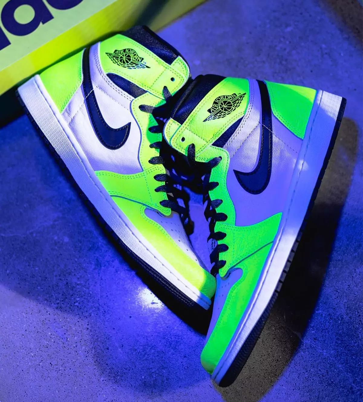 Air Jordan 1 Volt High 555088-702 Išleidimo data