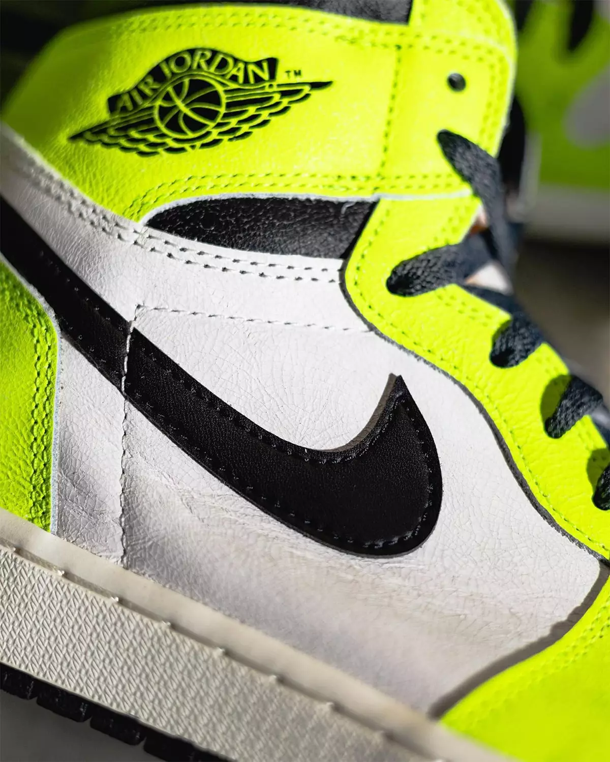 Air Jordan 1 Volt High 555088-702 Dáta Eisiúna