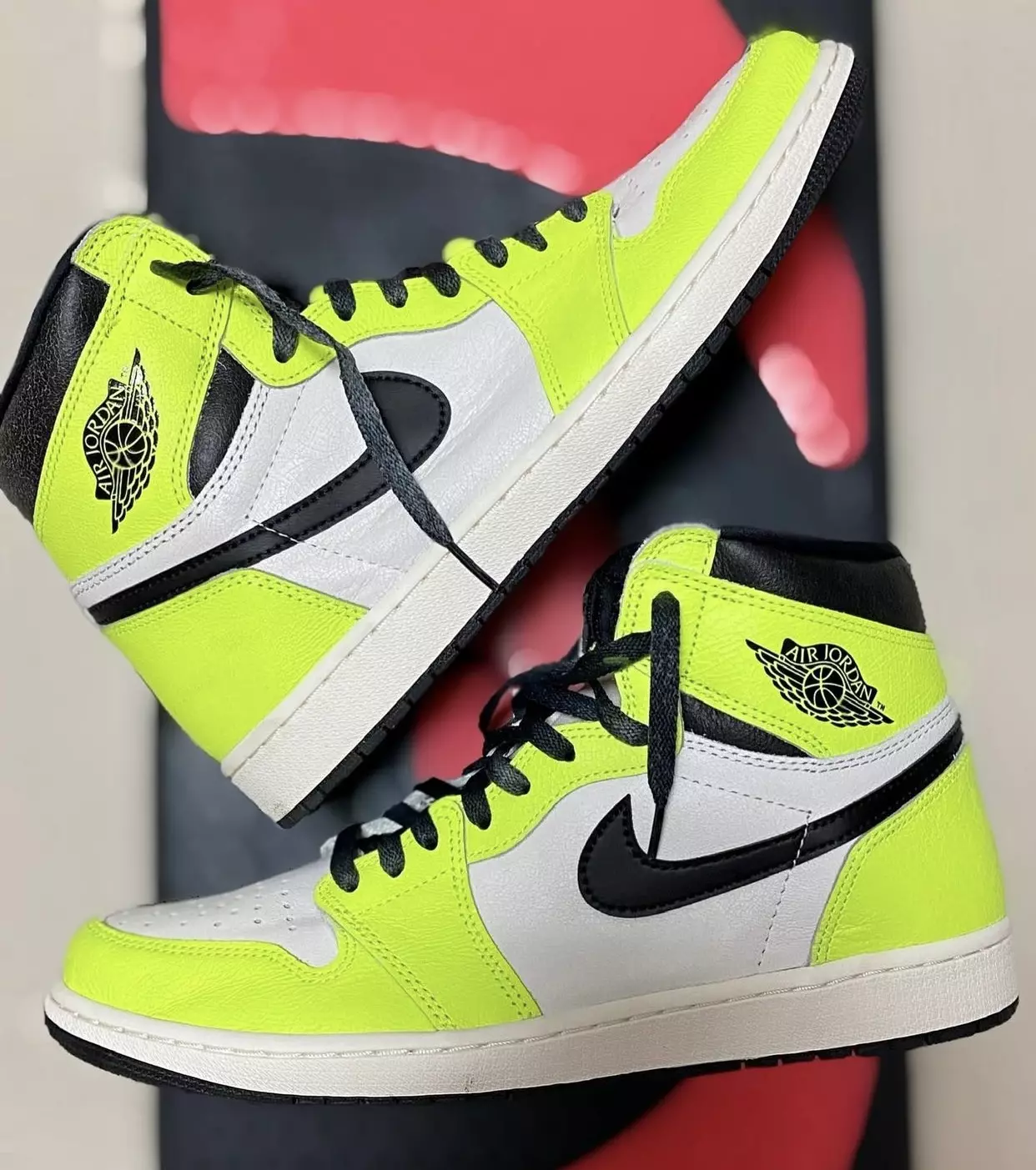 Дата выпуска Air Jordan 1 Volt Visionaire 555088-702