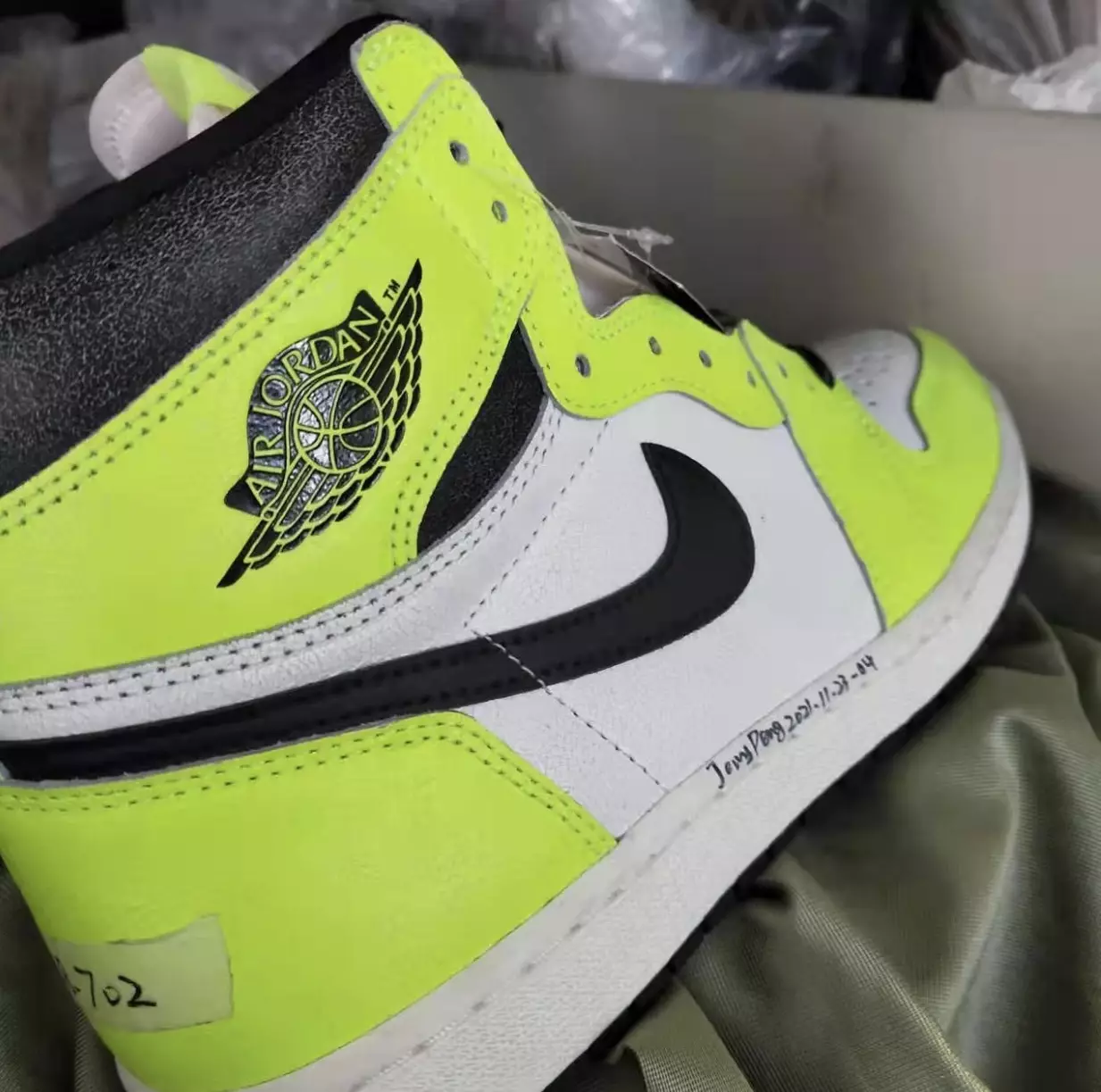 Air Jordan 1 Volt 555088-702 Datum vydání