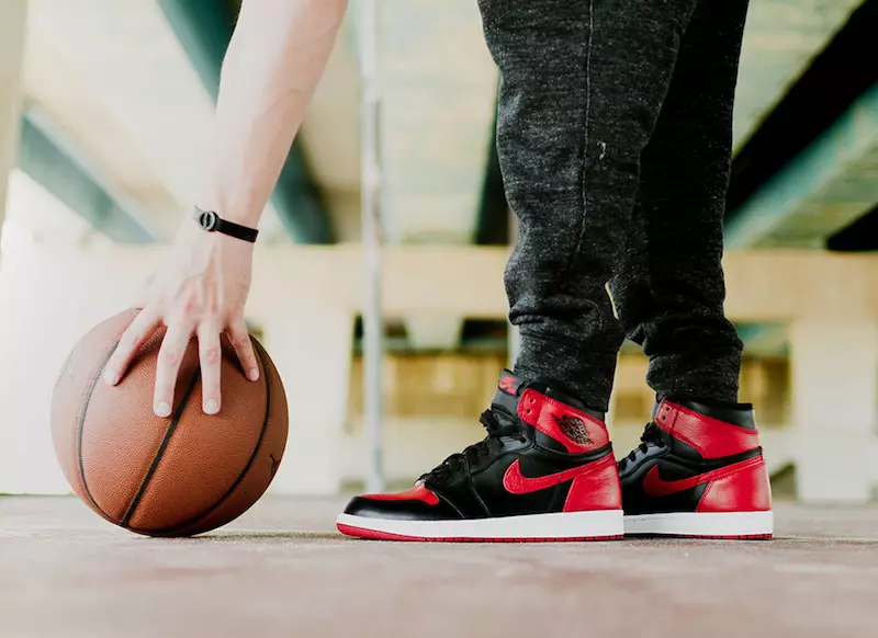 Air Jordan 1 Retro High OG тыюу салынган Bred