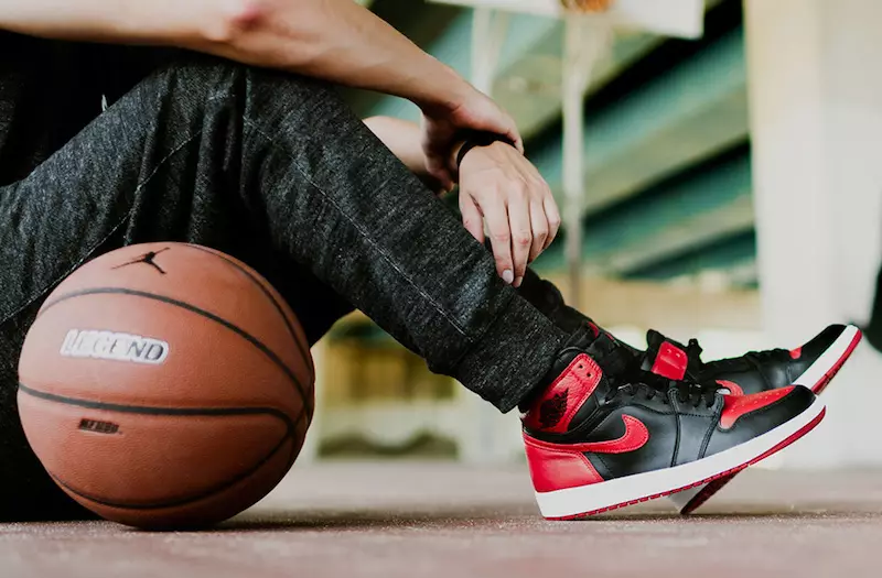 Air Jordan 1 Retro High OG Bred ကို တားမြစ်ထားသည်။