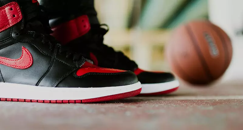 Air Jordan 1 Retro Tinggi OG Banned Bred