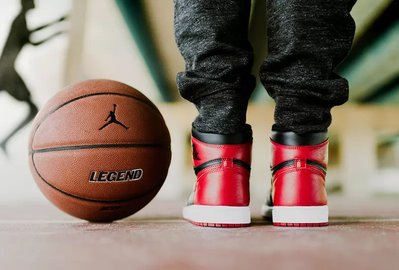 Air Jordan 1 Retro Yüksek OG Yasaklandı Getirildi