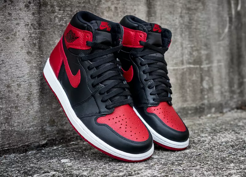 Air Jordan 1 Banido Preto Varsity Vermelho Branco