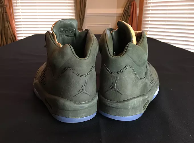 Vegye fel az Air Jordan 5 881432-305 számú járatot