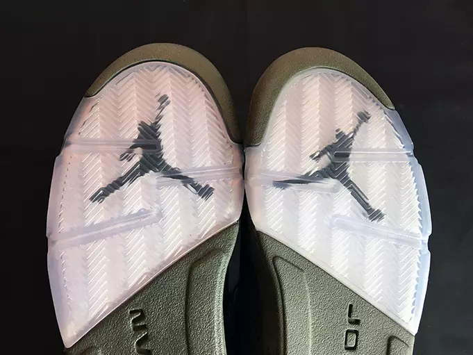 Võtke lend Air Jordan 5 881432-305