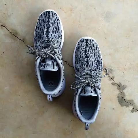 Nike Yeezy 350 ראָשע קאַסטאַם