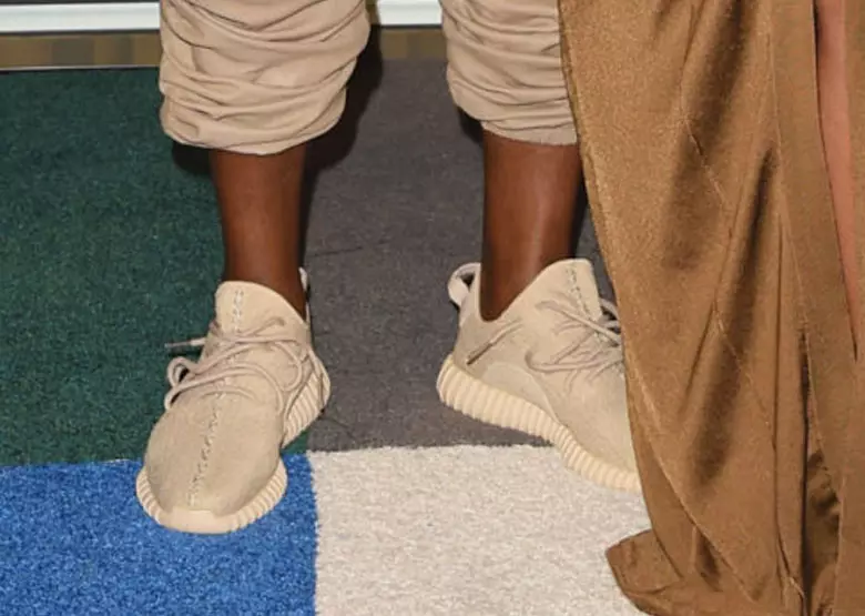 Kanye West estreia o novo adidas Yeezy 350 Boost no MTV VMAs