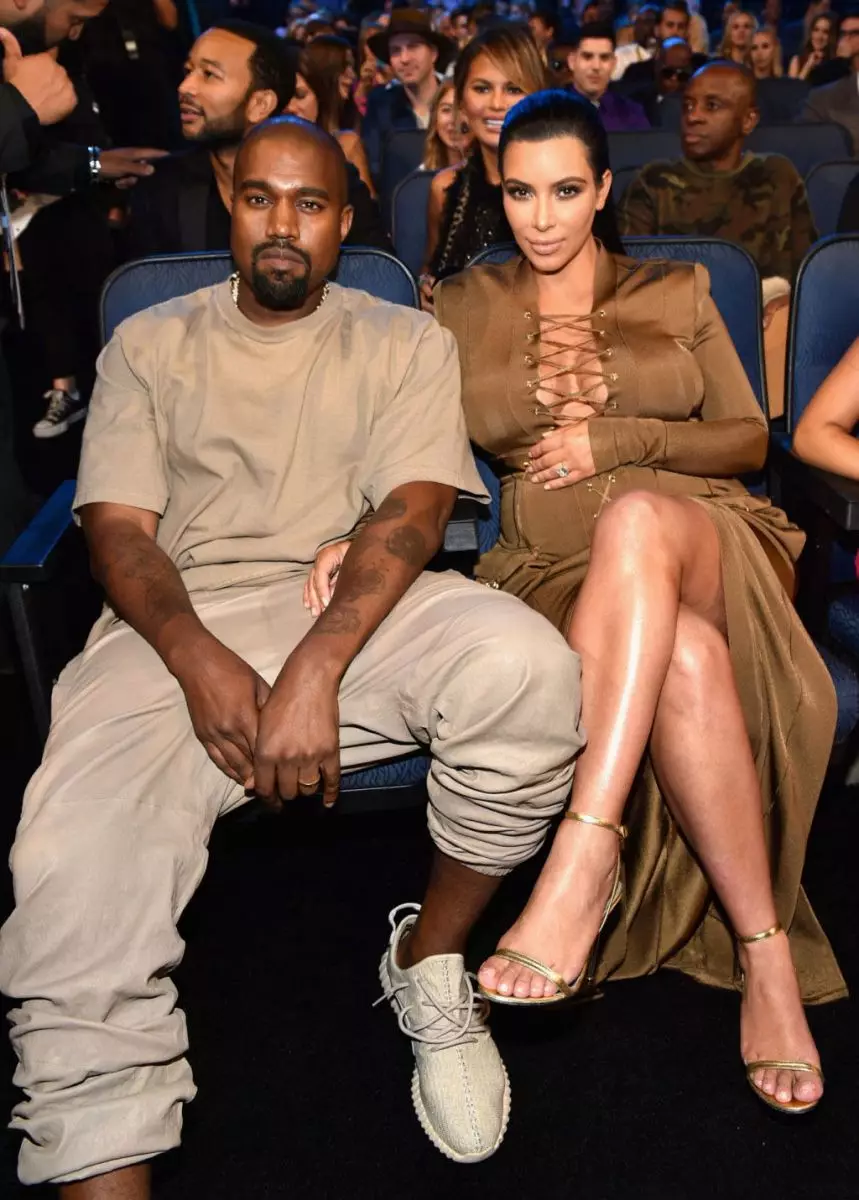 კრემისფერი რუჯი adidas Yeezy 350 Boost MTV VMAs