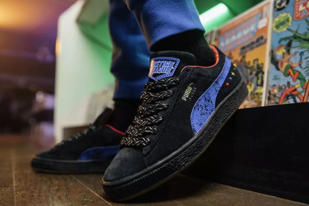 DC Justice League x PUMA Suede 385824-01 מעלדונג טאָג