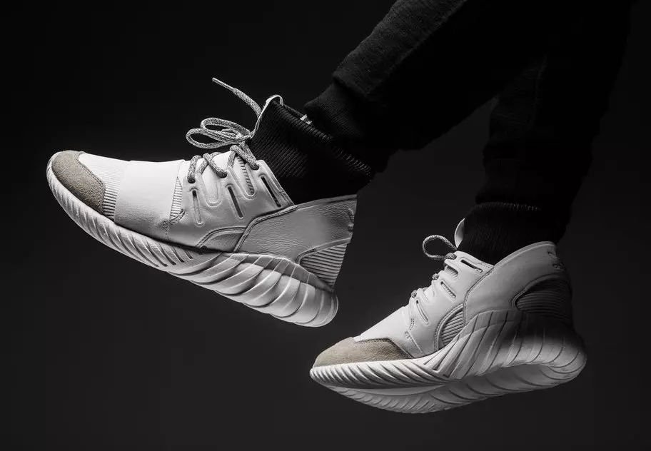 حزمة Yin Yang من adidas Tubular Doom باللون الأسود والأبيض