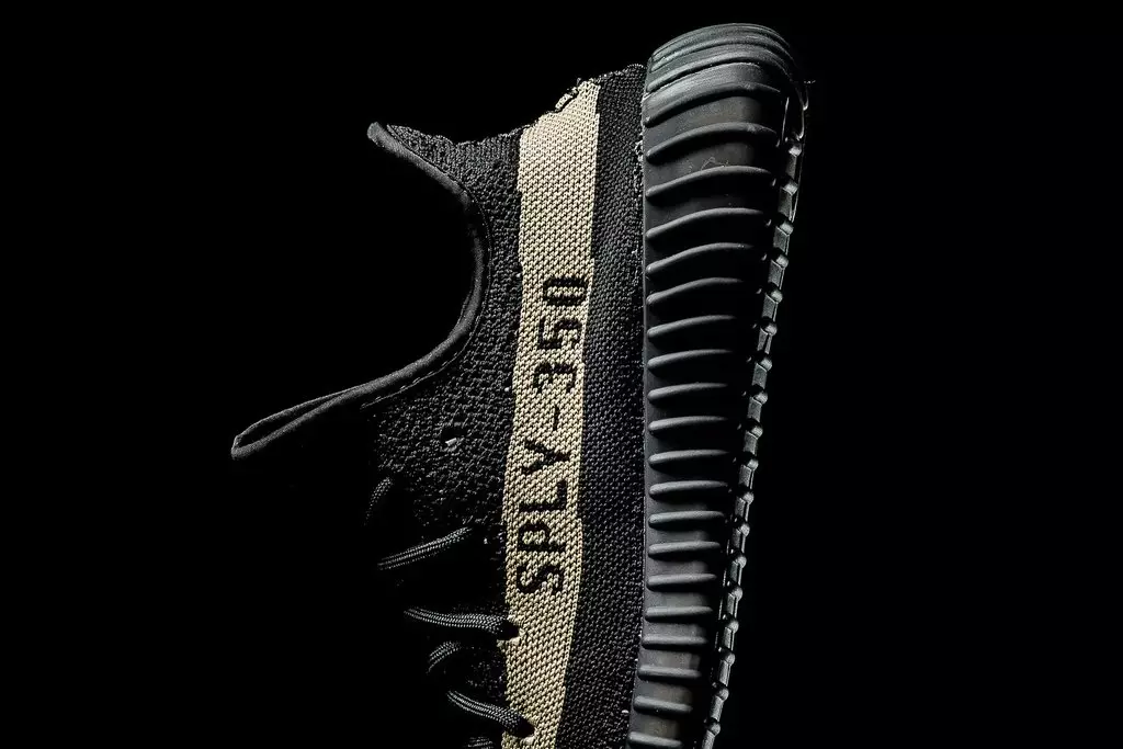 yeezy-350-boost-v2-赤-銅-緑-16