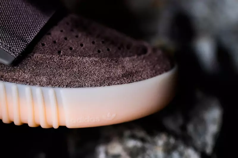 Adidas Yeezy Boost 750 šokoladinis šviesiai rudas ant kojų