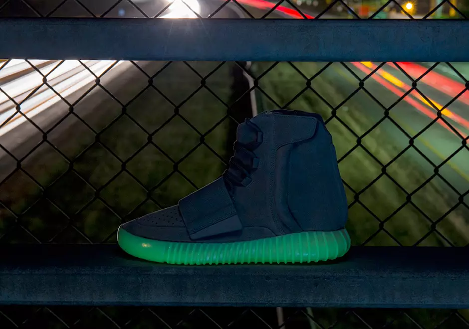 Dark Yeezy 750 Boost တွင်တောက်ပ