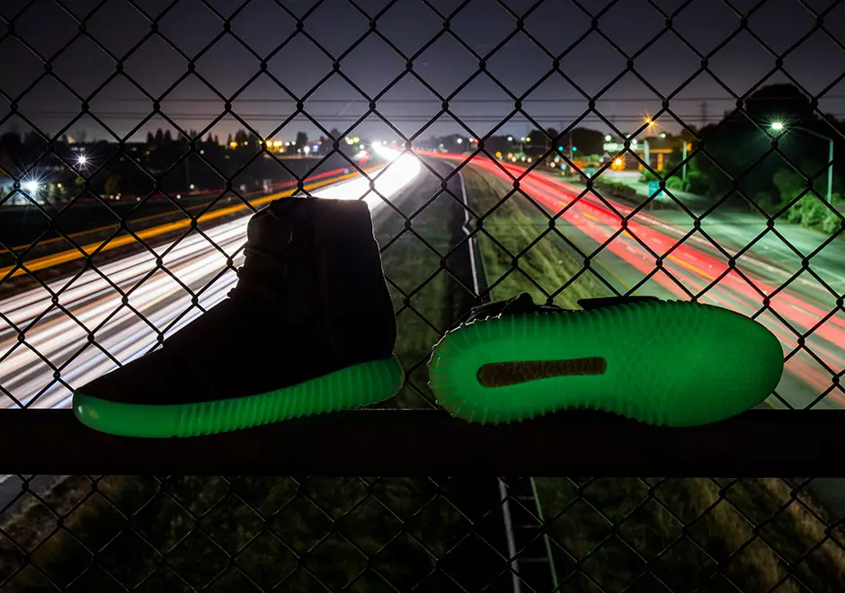 Glow дар торикӣ Yeezy 750 Boost