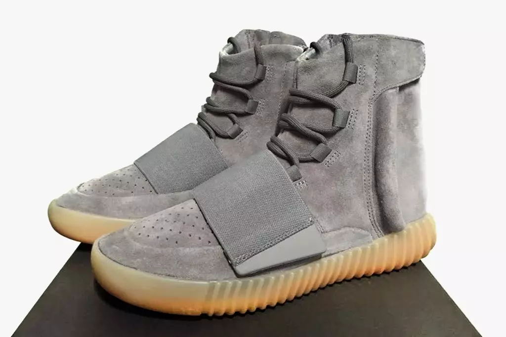 暗闇で光る Yeezy 750 Boost 発売日