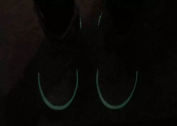 adidas Yeezy 750 Boost brillan en la oscuridad