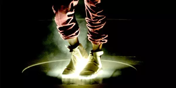 Kanye West je na Grammyjih debitiral z adidas trenirko in Yeezy 750 Boost 15296_1