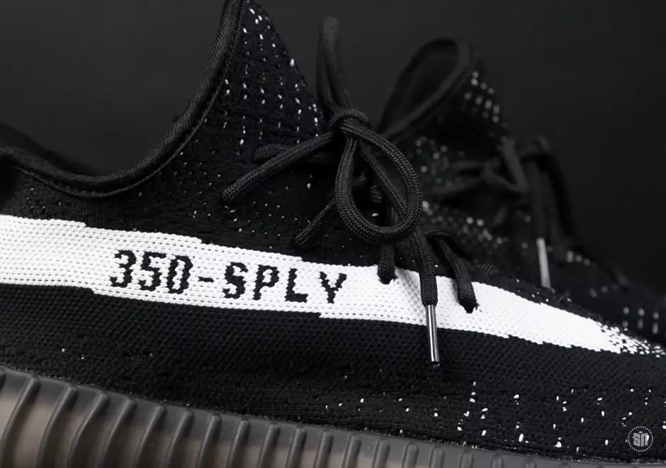 adidas Yeezy 550 Boost Đen trắng