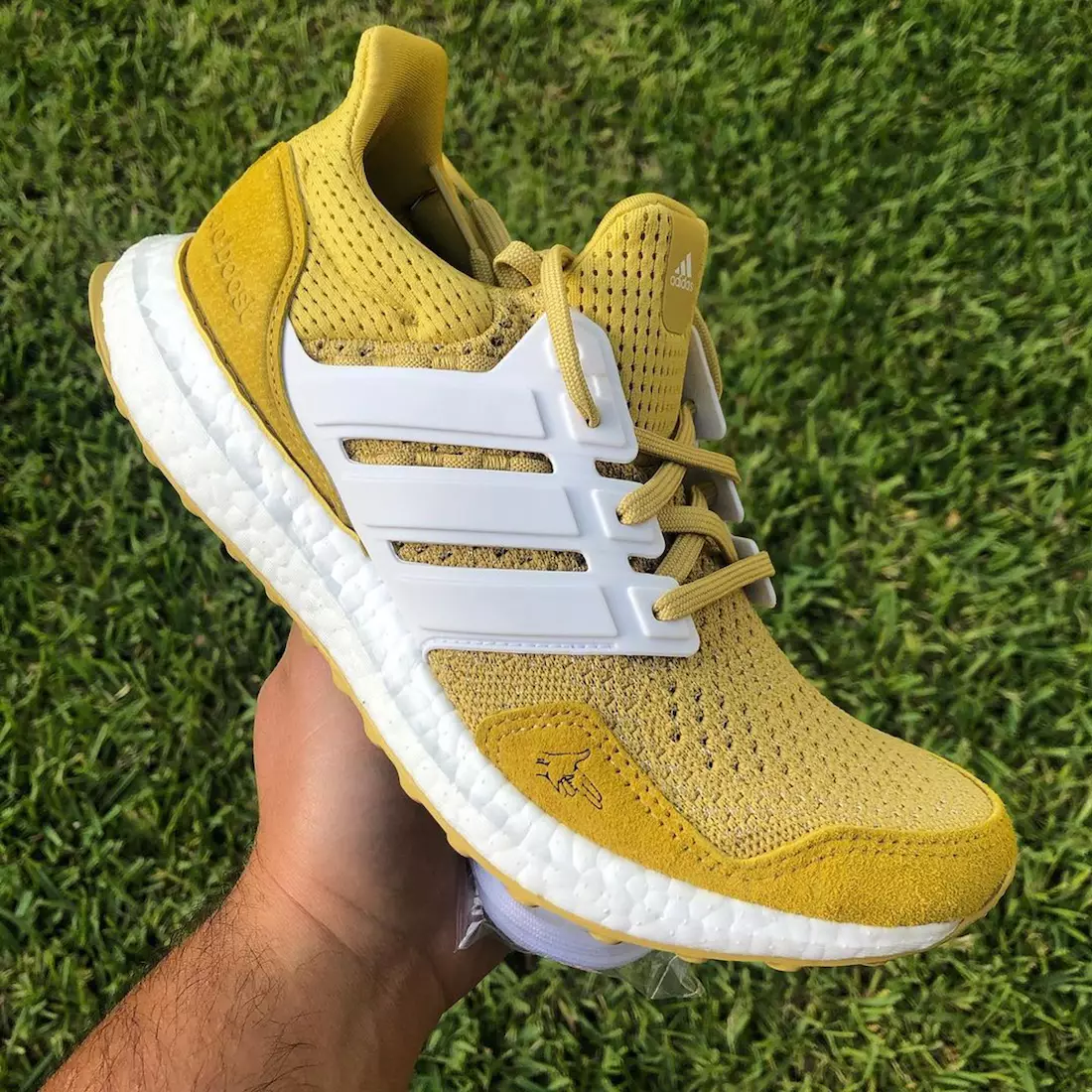 Extra Butter Happy Gilmore adidas Ultra Boost ოქროს ქურთუკის გამოშვების თარიღი