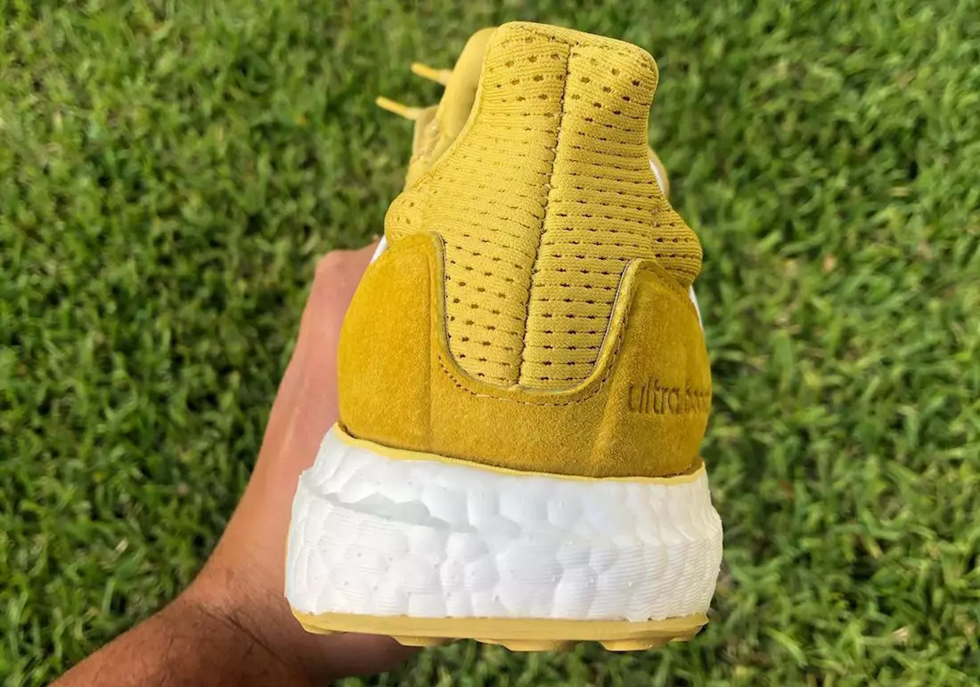 Extra Butter Happy Gilmore Adidas Ultra Boost Gold Jacket -takki julkaisupäivä