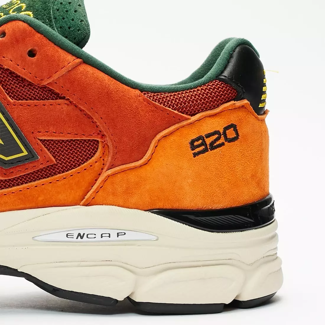 SNS New Balance 920 تاريخ الإصدار السعر