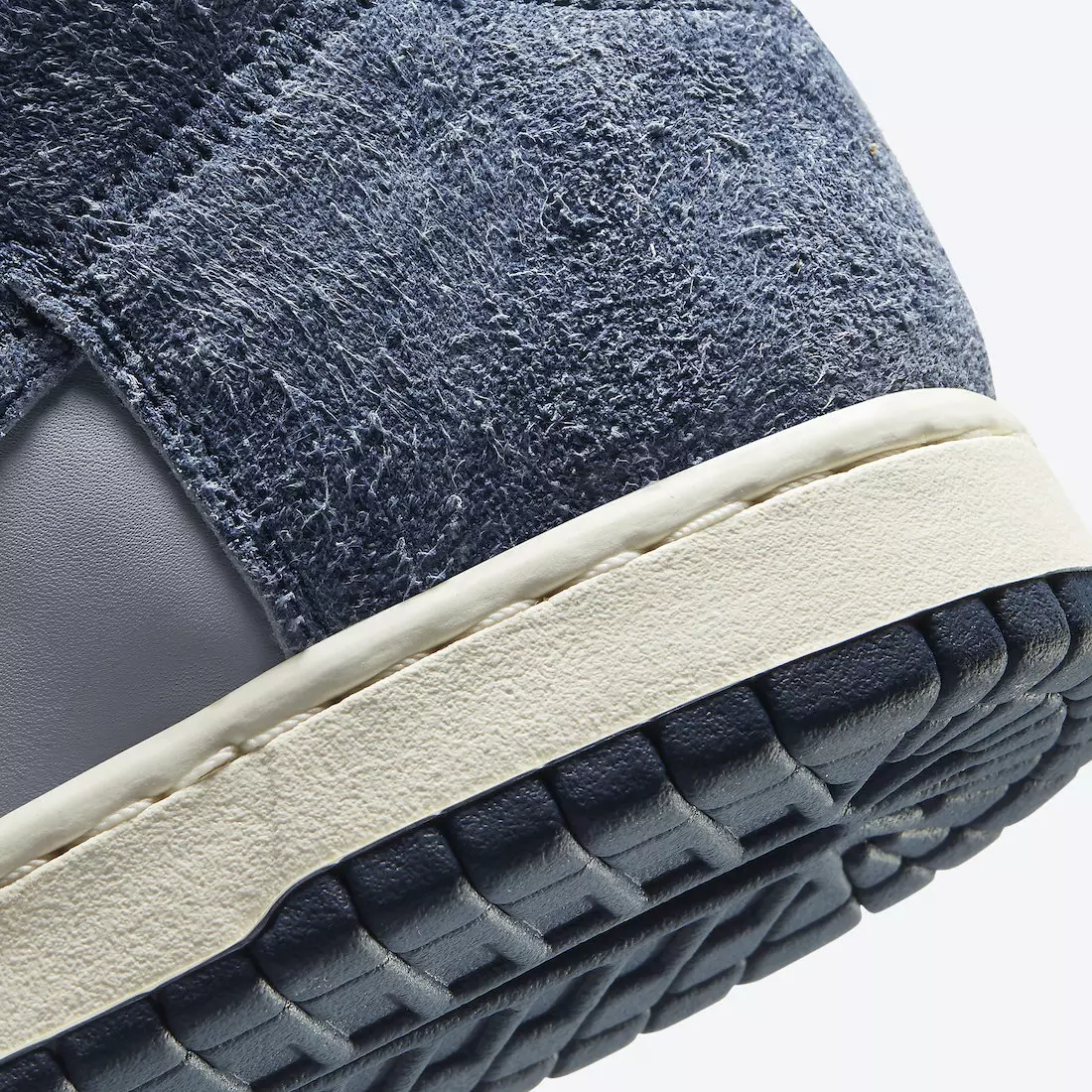 Date de sortie de notre Nike Dunk High Midnight Navy CW3092-400