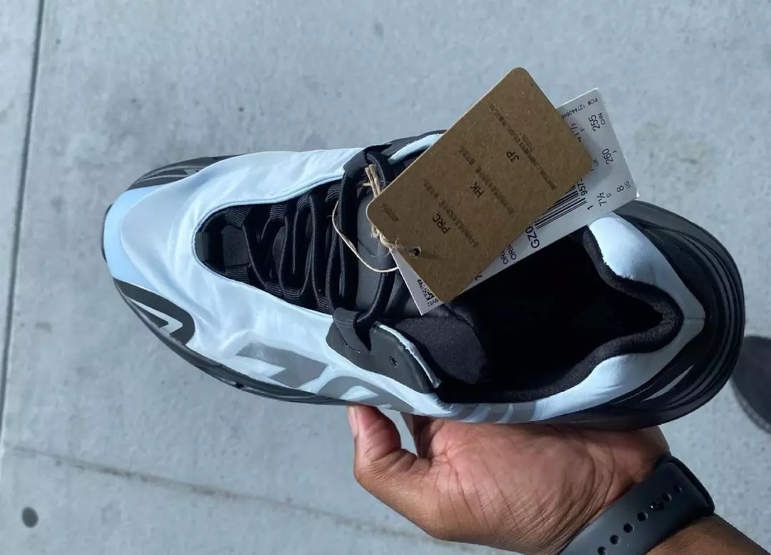 Adidas Yeezy Boost 700 MNVN Blue Tint Дата випуску Ціна