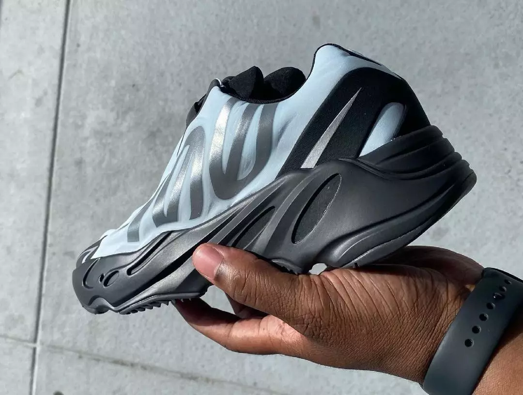 adidas Yeezy Boost 700 MNVN Blue Tint Útgáfudagur Verð