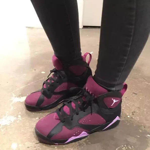 Air Jordan 7 GS Mulberry Black Fuchsia Glow