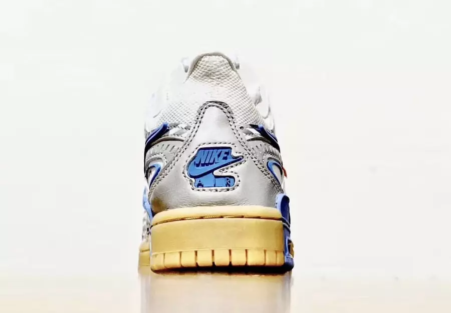 Törtfehér Nike Air Rubber Dunk University Blue Megjelenési dátum