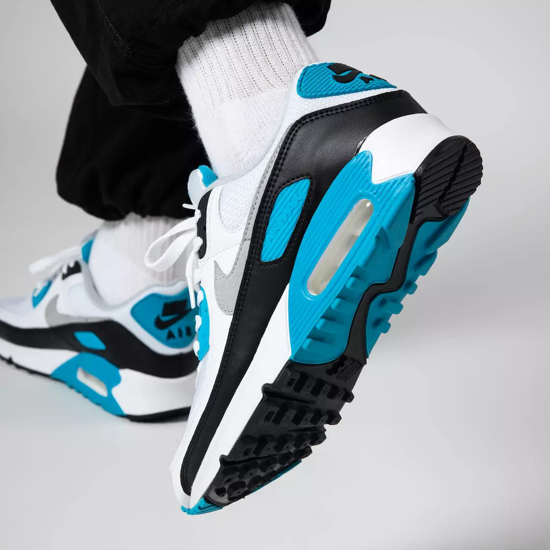 Nike Air Max 90 Laser Blue CJ6779-100 në këmbë