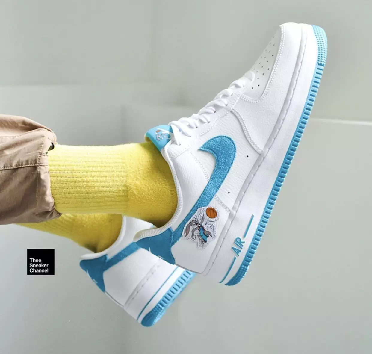 ספעיס דזשאַם Nike Air Force 1 נידעריק האַרע מעלדונג טאָג אויף די פֿיס