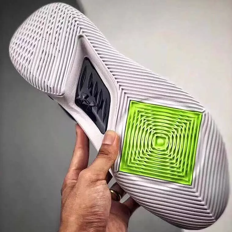 UA Curry 5 Navy Volt chiqarilgan sana