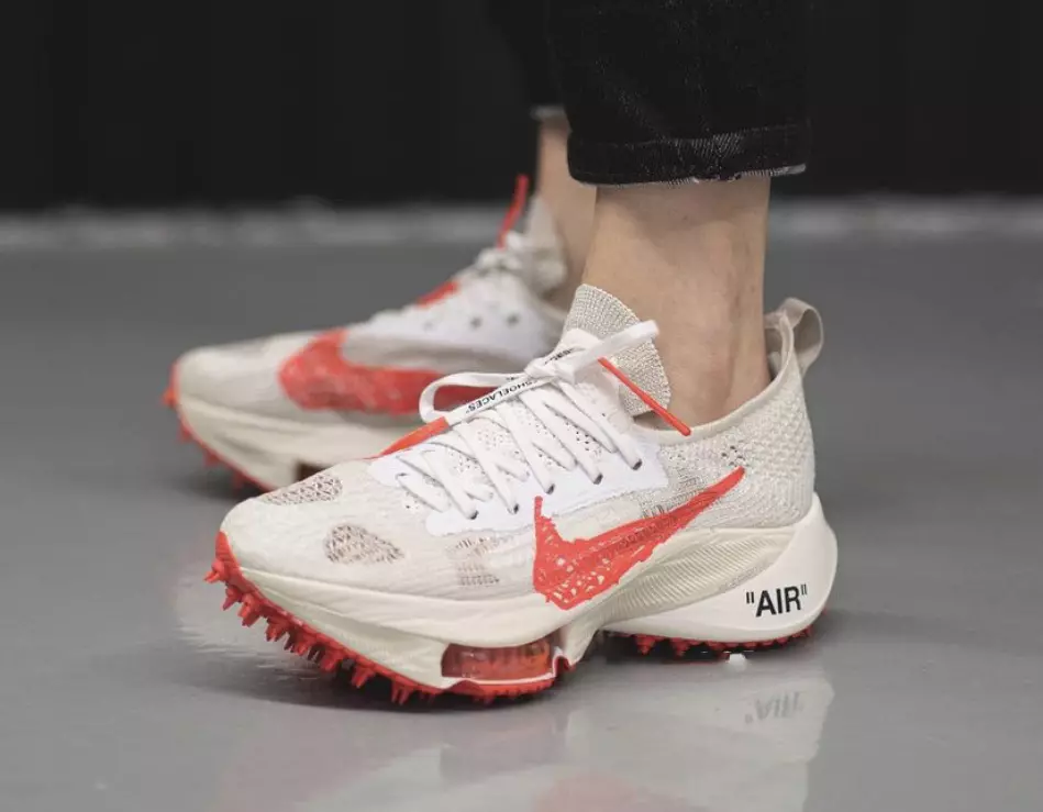 خاموش سفید Nike Air Zoom Tempo Next Solar Red تاریخ انتشار روی پا