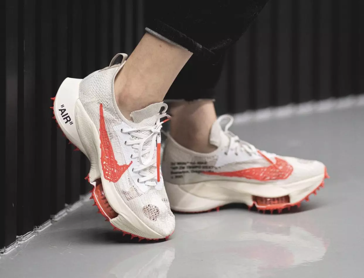 Off White Nike Air Zoom Tempo Sonraki Güneş Kırmızısı Çıkış Tarihi Ayak Üstü